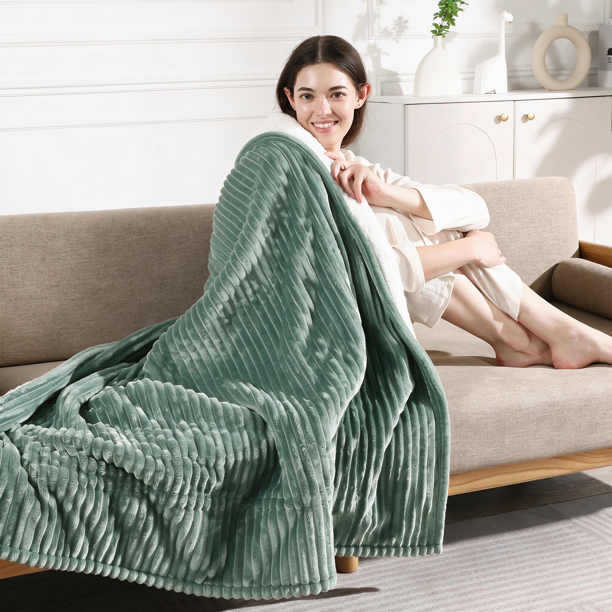 Zorvixia plaid sur lit dans chambre stylée apportant chaleur et touche décorative