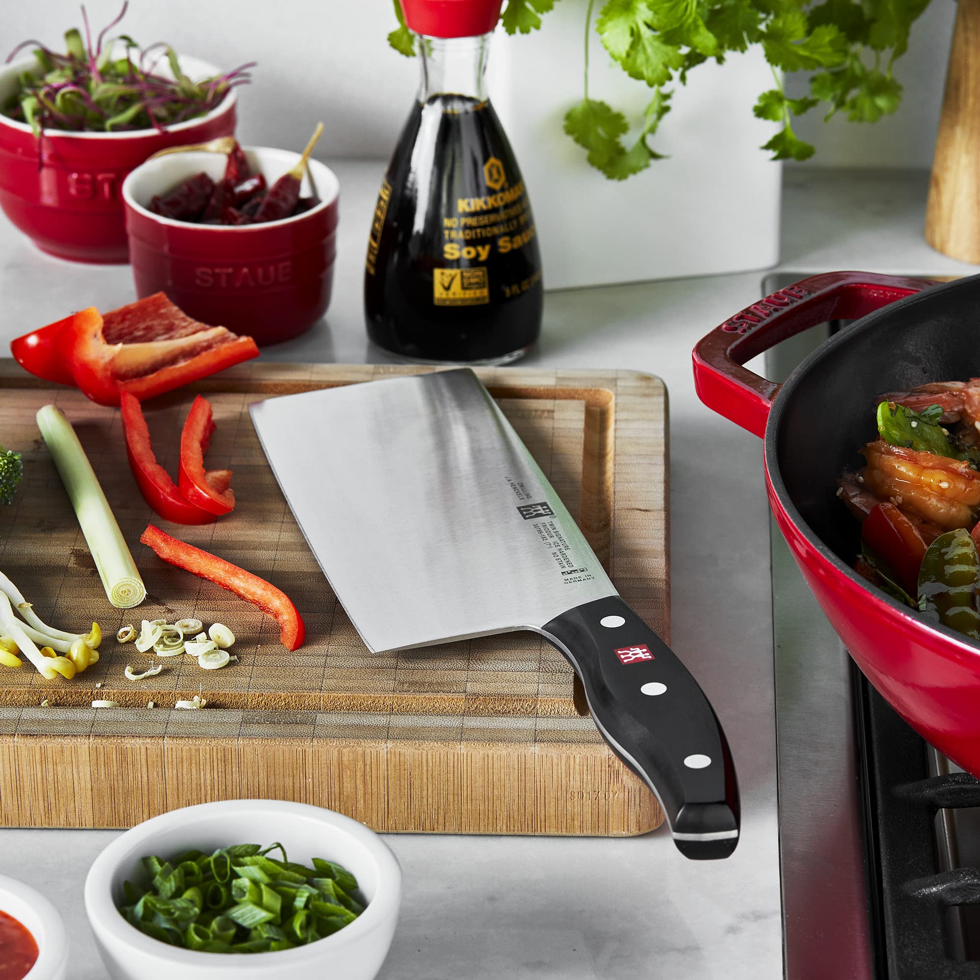 ZWILLING couteau sur plan de travail dans cuisine pour usage quotidien