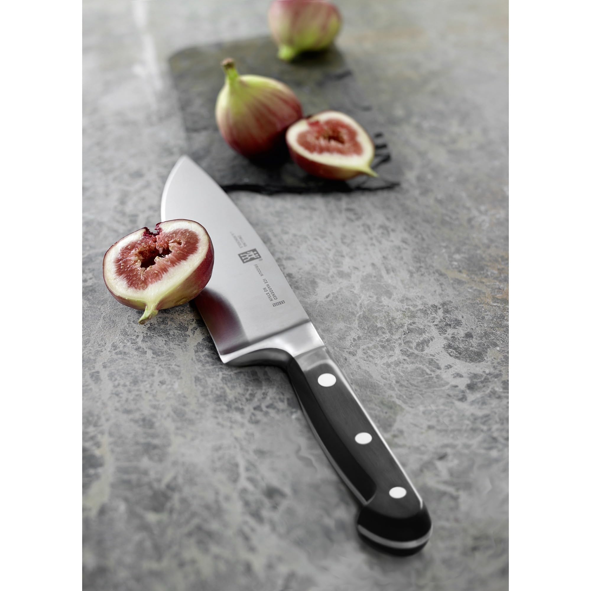 ZWILLING gros plan du tranchant garantissant précision