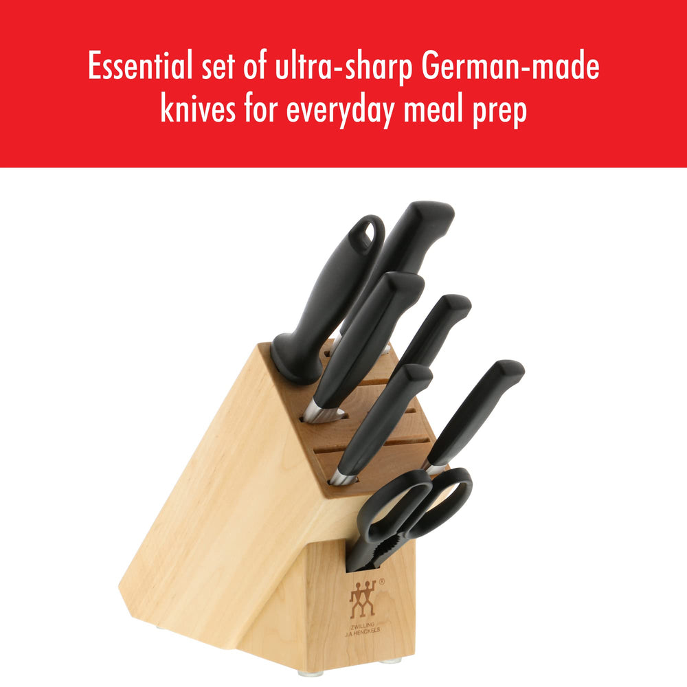ZWILLING couteau de chef en action facilitant hachage précis