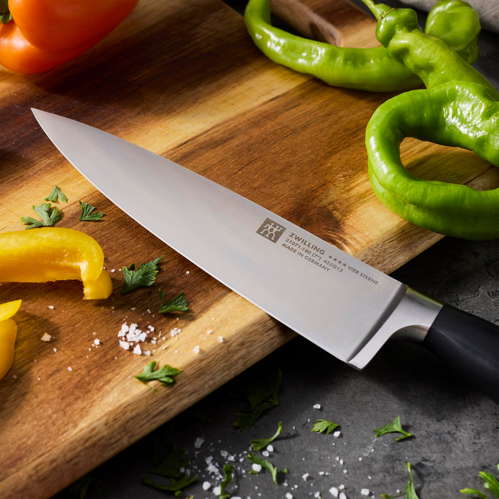 ZWILLING comparaison taille 18 cm montrant échelle pratique