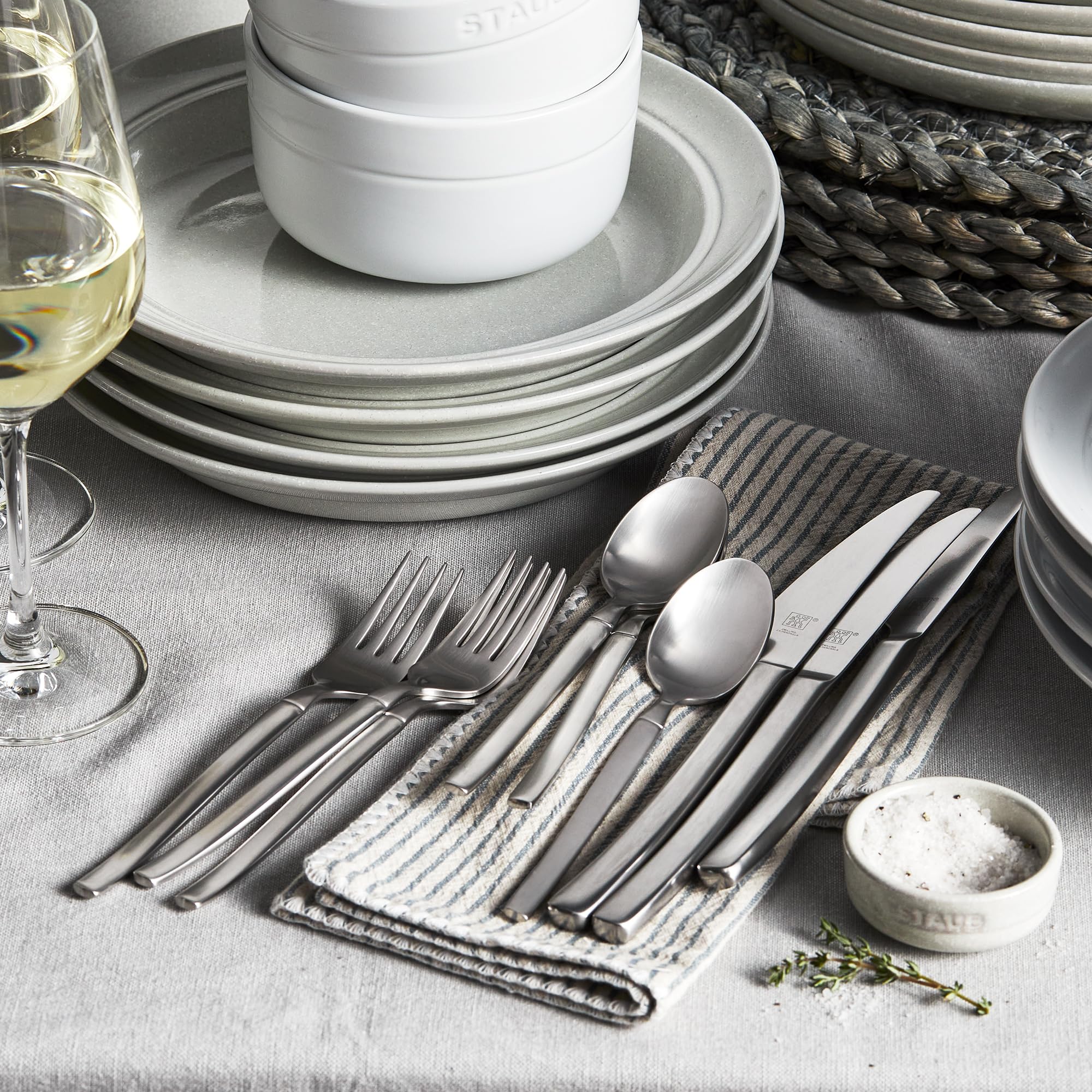 ZWILLING Opus finition miroir mettant en valeur la brillance durable