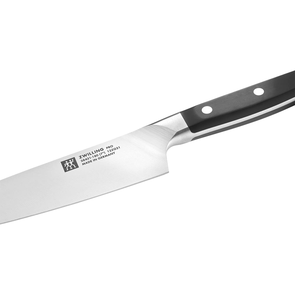 ZWILLING Pro en usage coupant légumes pour maniabilité et rapidité