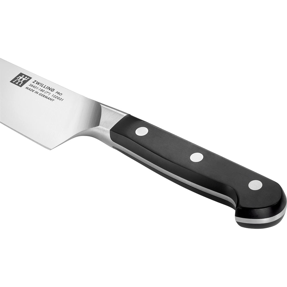 ZWILLING Pro vue du bolster courbé offrant confort et prise sécurisée