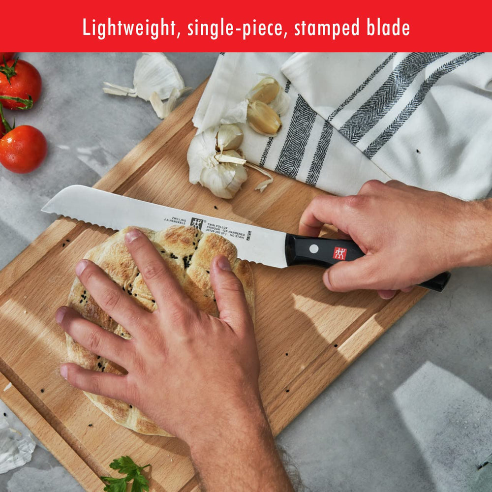 ZWILLING couteau en action découpant baguette sans écraser mie